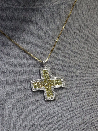 Pendentif Pendentif croix en or blanc, diamants et saphirs jaunes 58 Facettes 1729