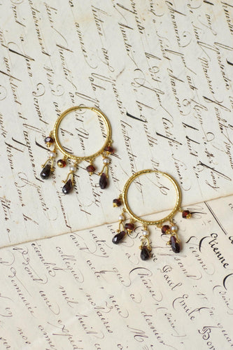 Boucles d'oreilles Boucles d’oreilles créoles en or jaune 18 ct, grenats et perles 58 Facettes