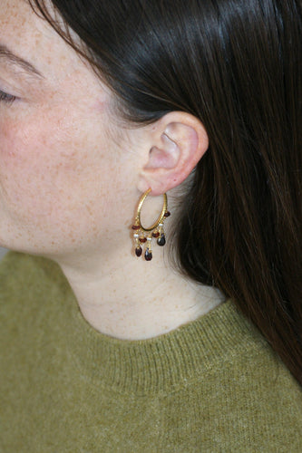 Boucles d'oreilles Boucles d’oreilles créoles en or jaune 18 ct, grenats et perles 58 Facettes