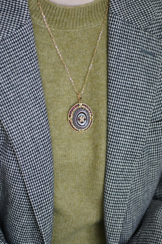 Pendentif Pendentif broche - Agate rubanée et grenats en or jaune 18 ct 58 Facettes