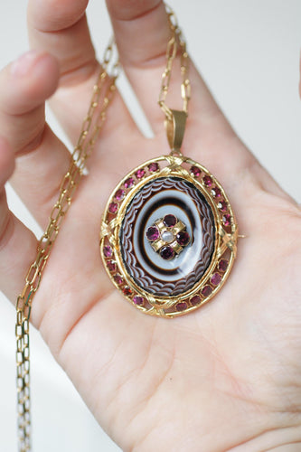 Pendentif Pendentif broche - Agate rubanée et grenats en or jaune 18 ct 58 Facettes