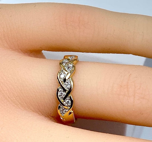 Bague 50 Bague en or jaune 18 carats sertie de diamants 58 Facettes AB680