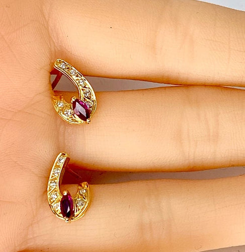 Boucles d'oreilles Boucles d’oreilles - Or jaune 18 carats, diamants et pierres rouges 58 Facettes AB681