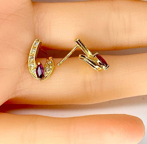 Boucles d'oreilles Boucles d’oreilles - Or jaune 18 carats, diamants et pierres rouges 58 Facettes AB681