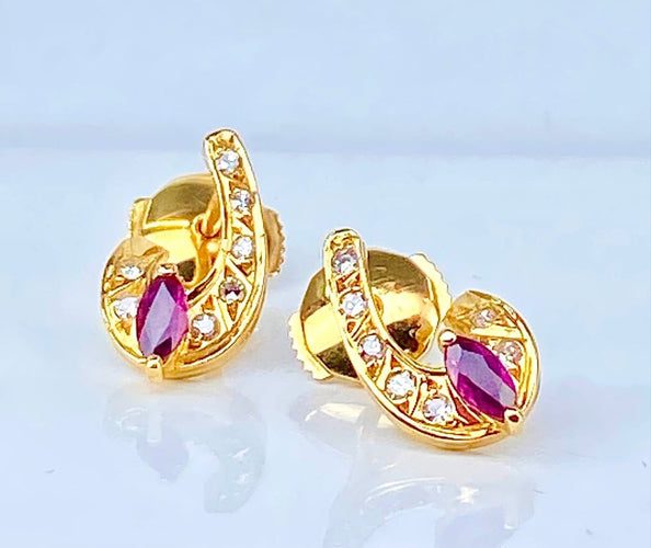Boucles d'oreilles Boucles d’oreilles - Or jaune 18 carats, diamants et pierres rouges 58 Facettes AB681