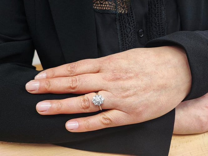 Bague 54 Bague marguerite en or blanc 18K et diamants 58 Facettes DV-55-marg.dt