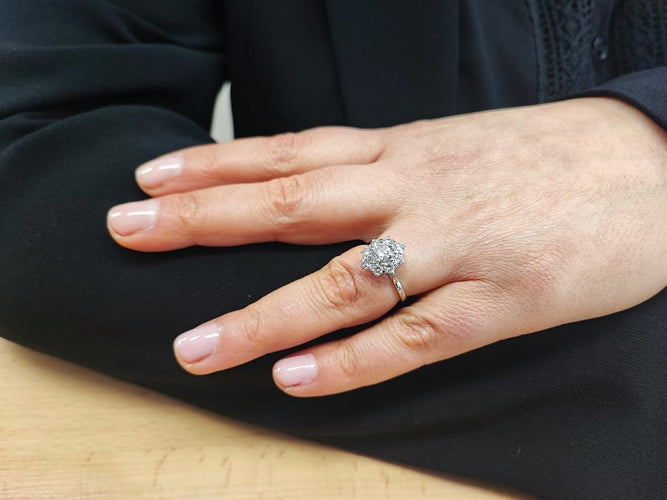 Bague 54 Bague marguerite en or blanc 18K et diamants 58 Facettes DV-55-marg.dt