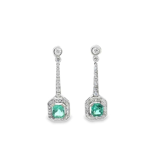 Boucles d'oreilles Boucles d'oreilles longues en or blanc 18k, émeraudes et diamants 58 Facettes 50431