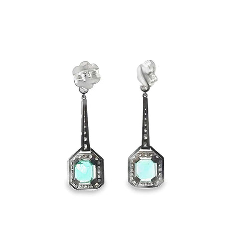 Boucles d'oreilles Boucles d'oreilles longues en or blanc 18k, émeraudes et diamants 58 Facettes 50431