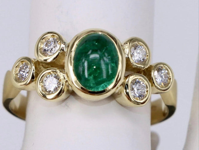 Bague 55.5 Bague cabochon ovale en or jaune, émeraude de Colombie et diamants 58 Facettes BA-87