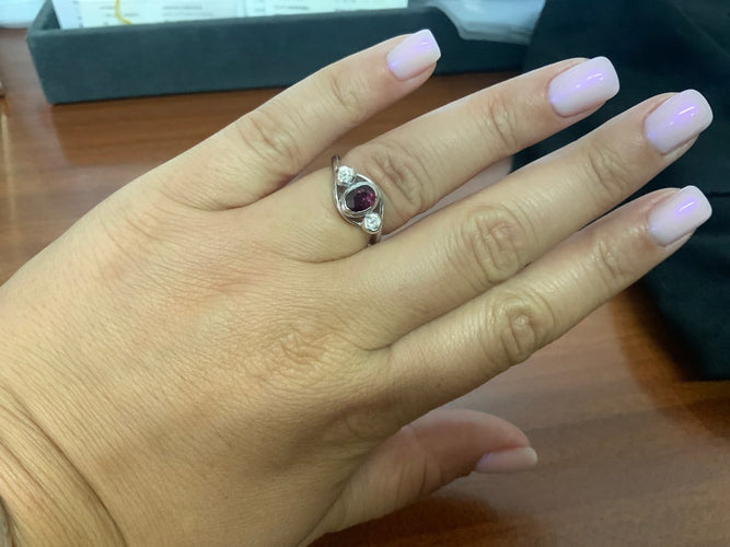 Bague 55 Bague ovale en or blanc rubis et diamants 58 Facettes BA-58