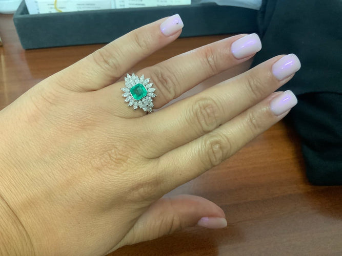 Bague 52.5 Bague en or blanc Émeraude et Diamant Marquise 58 Facettes BA-758