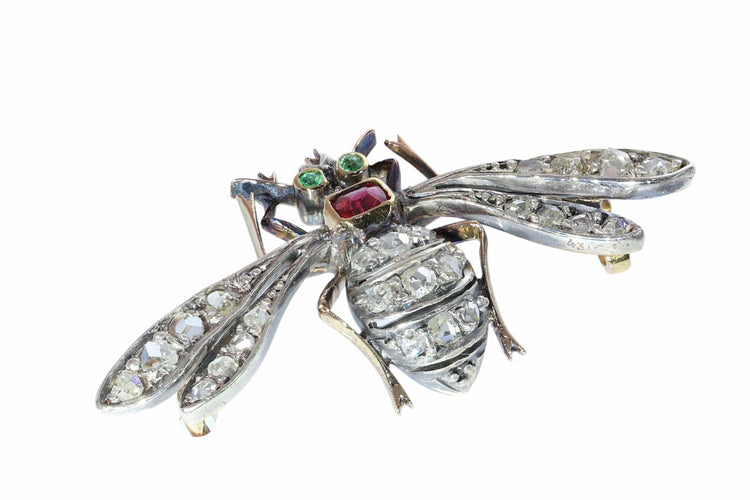Broche Broche abeille en diamant de la fin de l'époque victorienne, thorax en rubis et yeux en émeraude 58 Facettes 26050-0264