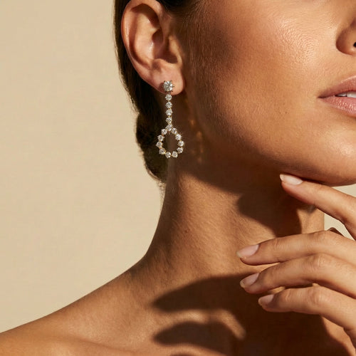 Boucles d'oreilles Boucles d’oreilles pendantes en or jaune 585 serties de diamants 58 Facettes 1842