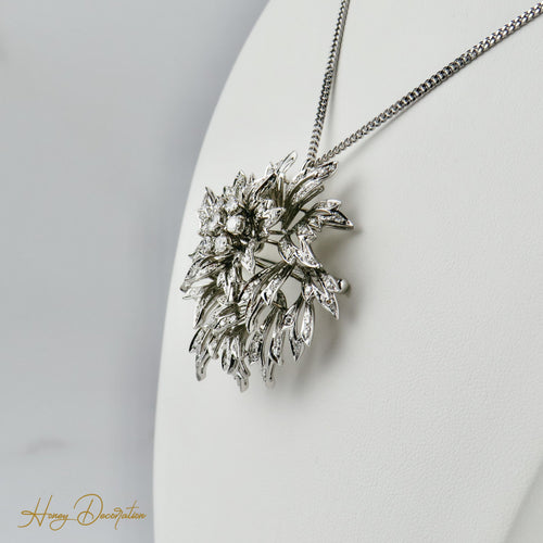Pendentif Broche pendentif fleur en or blanc avec diamants 2,4 ct 58 Facettes 1840