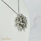 Pendentif Broche pendentif fleur en or blanc avec diamants 2,4 ct 58 Facettes 1840