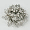 Pendentif Broche pendentif fleur en or blanc avec diamants 2,4 ct 58 Facettes 1840