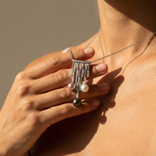 Collier Collier en or blanc 18 carats avec diamants et perles 58 Facettes 1695