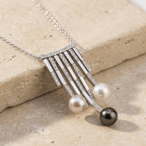 Collier Collier en or blanc 18 carats, diamants et perles 58 Facettes 1695
