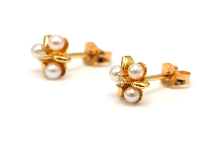 Boucles d'oreilles Boucles d'oreilles contemporaines en or jaune 18 carats, perles et diamants taille brillant 58 Facettes B761