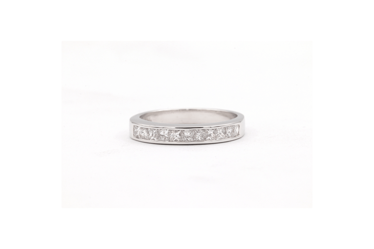 Bague 54 Alliance demi-américaine en or blanc 18 carats sertie de diamants princesse 58 Facettes 19364
