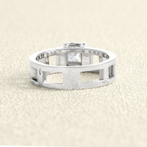 Bague 53 Bague en or blanc et diamants 58 Facettes 61E00051