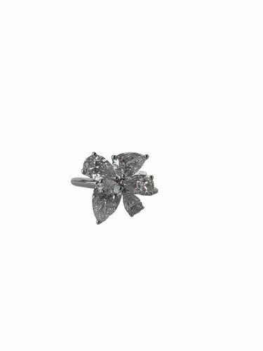 Bague Bague en or blanc 18 carats avec fleur solitaire en diamant 58 Facettes P756