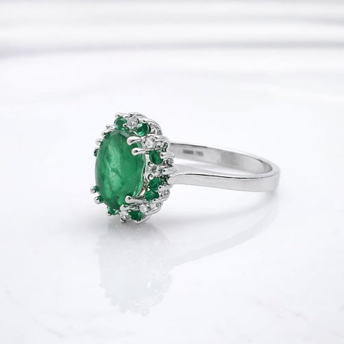 Bague 54 Bague marguerite en or blanc 18 carats, émeraudes et diamants 58 Facettes Bague marguerite en or émeraudes et diamants