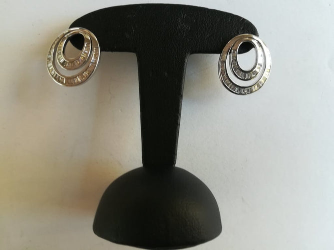 Boucles d'oreilles Boucles d’oreilles - Cercles en or blanc 18 ct et diamants baguette 58 Facettes 01345
