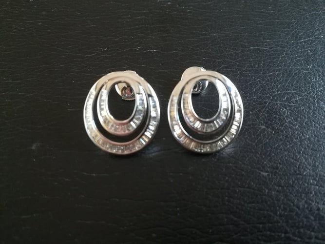 Boucles d'oreilles Boucles d’oreilles - Cercles en or blanc 18 ct et diamants baguette 58 Facettes 01345