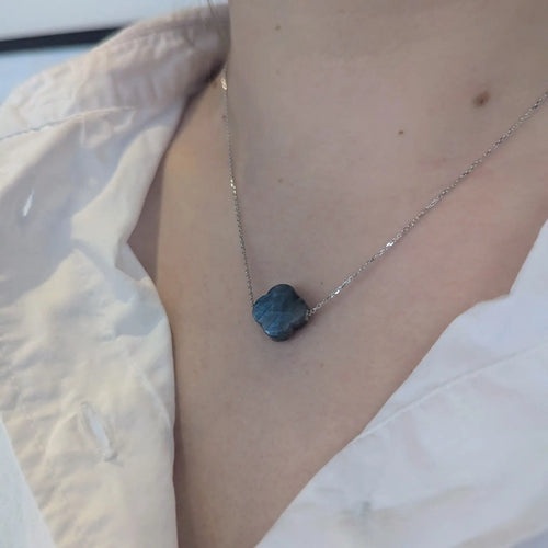 Collier Morganne Bello Friandise - Collier trèfle en or blanc 18 carats et labradorite 58 Facettes 32040