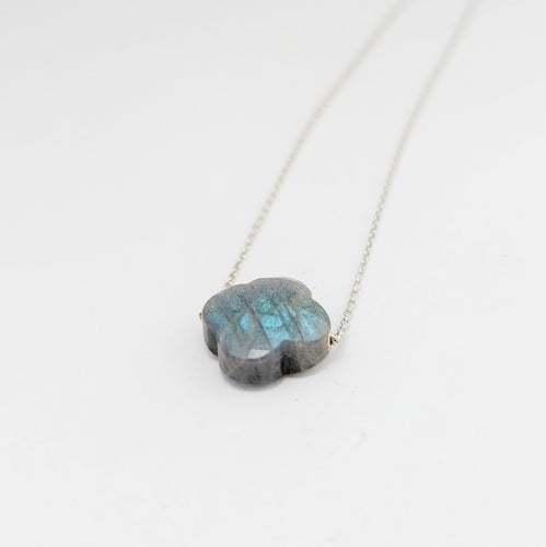 Collier Morganne Bello Friandise - Collier trèfle en or blanc 18 carats et labradorite 58 Facettes 32040