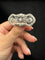 Broche Spilla « Qualcosa di Blu » Art déco en platine, diamants et saphirs 58 Facettes spilla zaffiri
