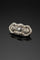 Broche Spilla « Qualcosa di Blu » Art déco en platine, diamants et saphirs 58 Facettes spilla zaffiri