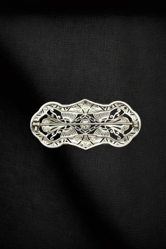 Broche Spilla « Qualcosa di Blu » Art déco en platine, diamants et saphirs 58 Facettes spilla zaffiri