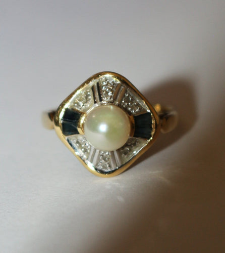 Bague 53 Bague losangique en or jaune 18 carats, saphirs, perle et diamants 58 Facettes 605