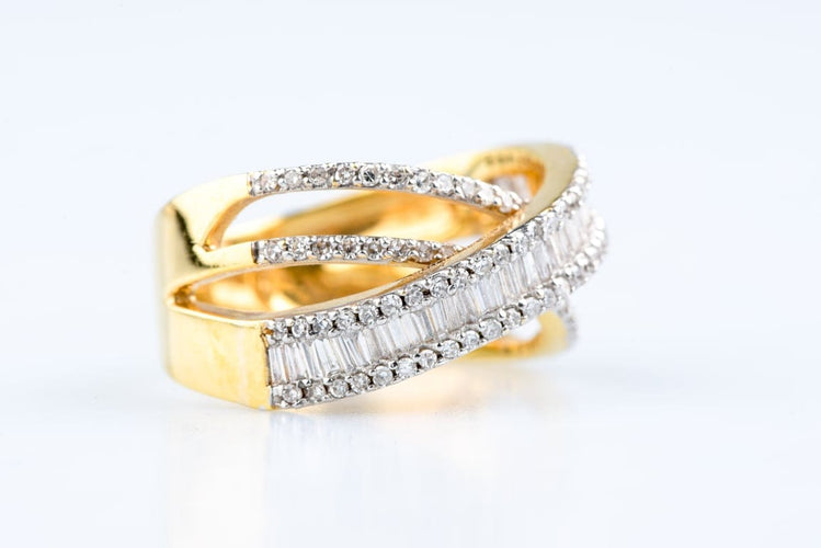 Bague 50 Bague croisée en or jaune 18K avec diamants taille baguette et brillant 58 Facettes BG31300274-107