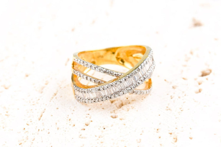 Bague 50 Bague croisée en or jaune 18K avec diamants taille baguette et brillant 58 Facettes BG31300274-107