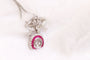 Collier Collier avec pendentif-broche nœud pavé de diamants et rubis 58 Facettes MT240099
