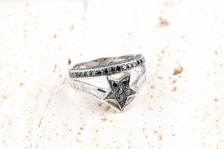 Bague 54 Bague étoile en or blanc 18K et diamants noirs et blancs 58 Facettes BG31300267-107