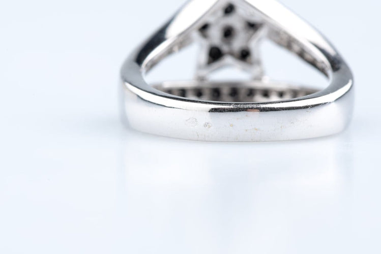 Bague 54 Bague étoile en or blanc 18K et diamants noirs et blancs 58 Facettes BG31300267-107