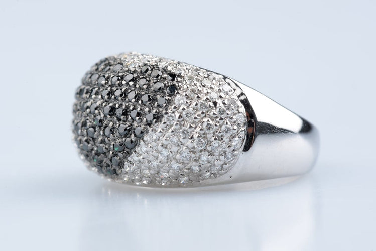 Bague 53.5 Bague dôme cœur en or blanc 18K et diamants noirs et blancs 58 Facettes BG31300347-107