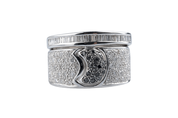 Bague 53 Bague large en or blanc 18K pavée de diamants noirs et blancs 58 Facettes BG-31300005-107