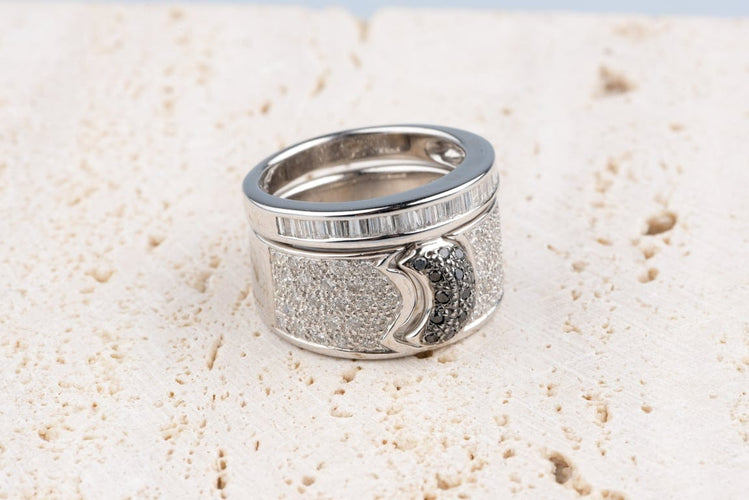 Bague 53 Bague large en or blanc 18K pavée de diamants noirs et blancs 58 Facettes BG-31300005-107