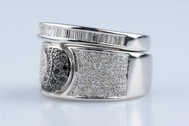 Bague 53 Bague large en or blanc 18K pavée de diamants noirs et blancs 58 Facettes BG-31300005-107