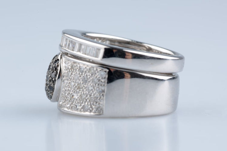 Bague 53 Bague large en or blanc 18K pavée de diamants noirs et blancs 58 Facettes BG-31300005-107