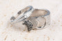 Bague 53 Bague large en or blanc 18K pavée de diamants noirs et blancs 58 Facettes BG-31300005-107