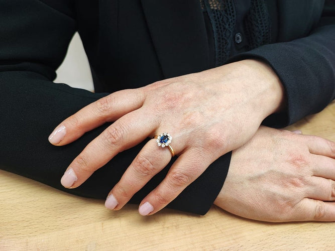 Bague 55 Bague marguerite entourage en or jaune 18K saphir et diamants 58 Facettes MARGT.S.Pont-FA.67