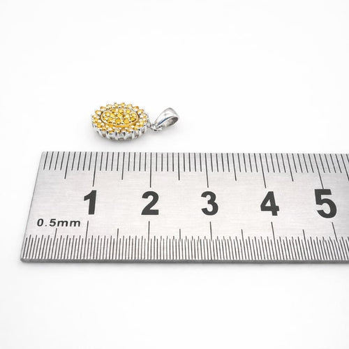 Pendentif Pendentif en or blanc 14 carats et diamants jaunes 58 Facettes Pendentif en or et diamants jaune