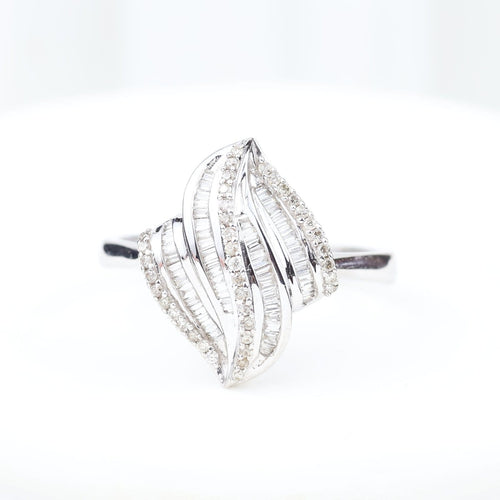 Bague 58 Bague en or blanc 18K à diamants baguette et brillants 58 Facettes 138314A